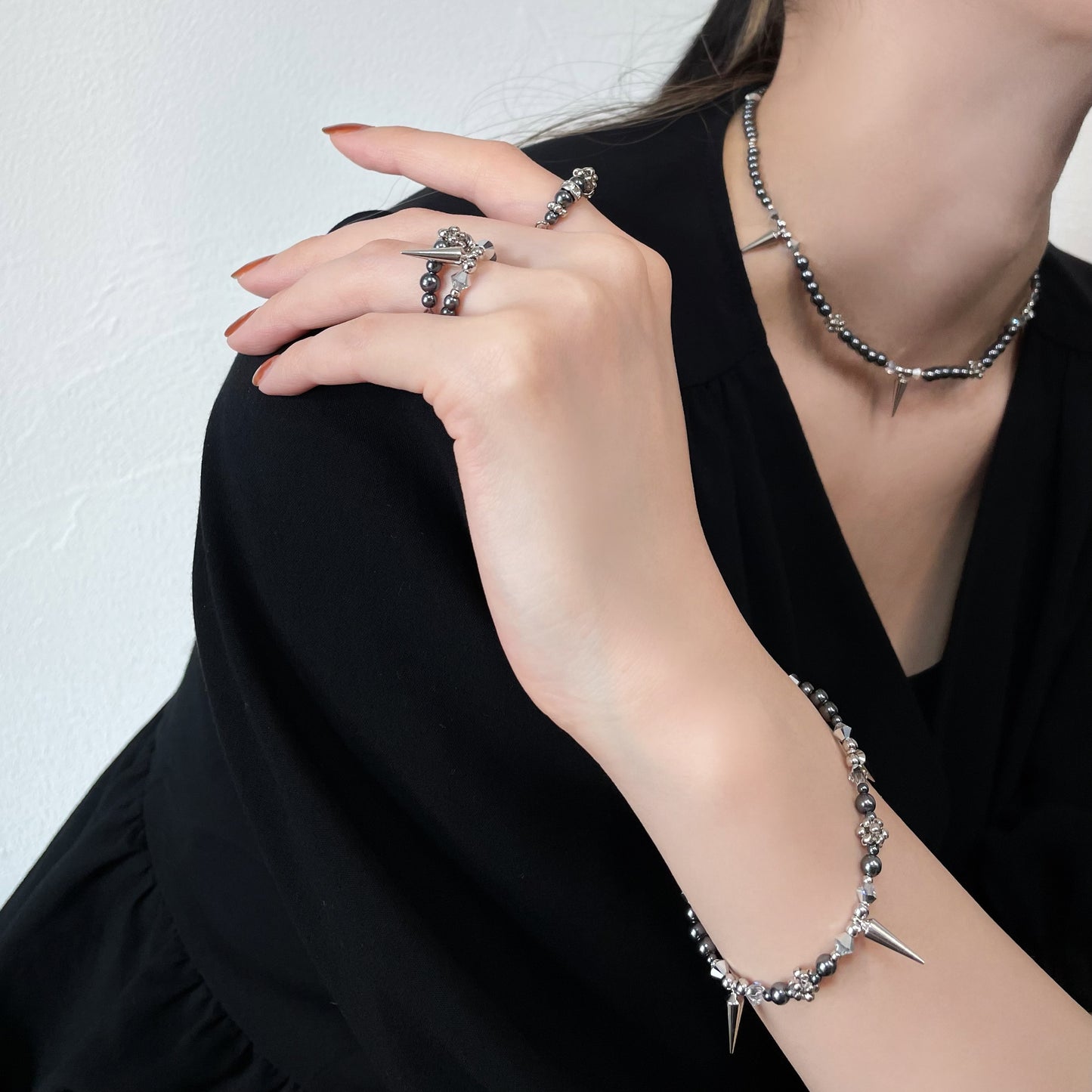 studs pearl bracelet (silver & black)