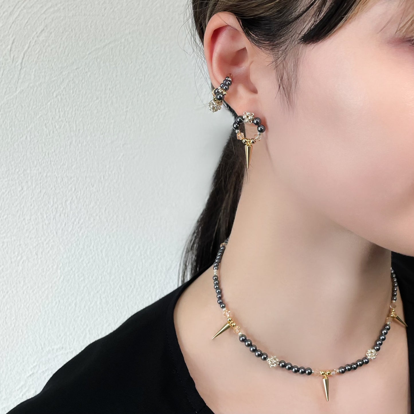 studs pearl pierce (gold & black)