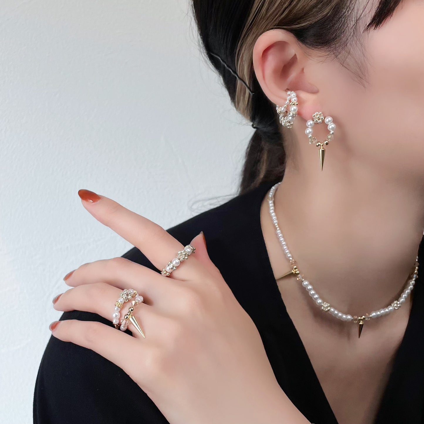 studs pearl ring (gold & white)