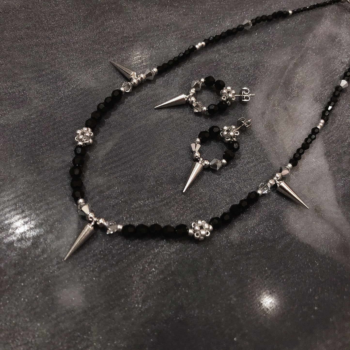 studs crystal pierce (silver & black)