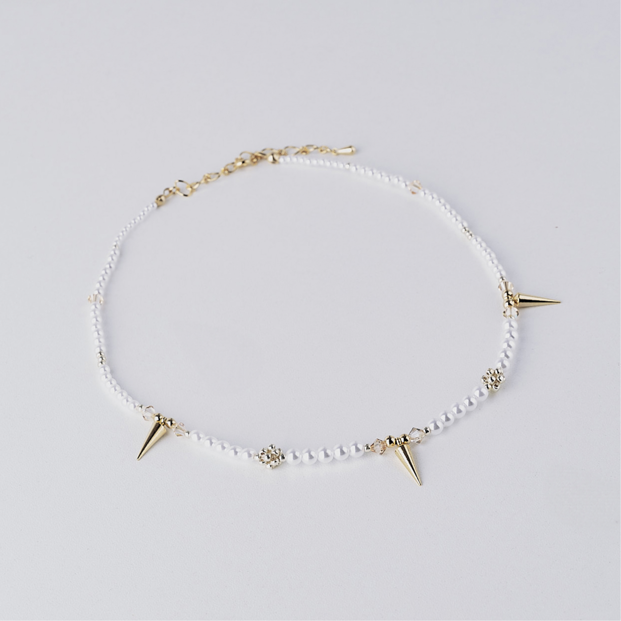 studs pearl necklace (gold & white)