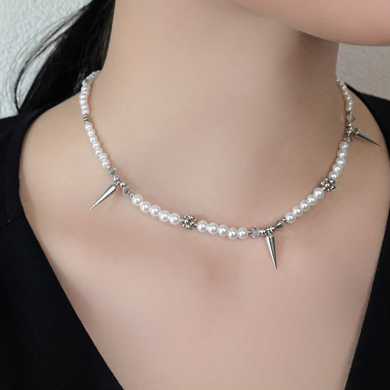 studs pearl necklace (silver & white)