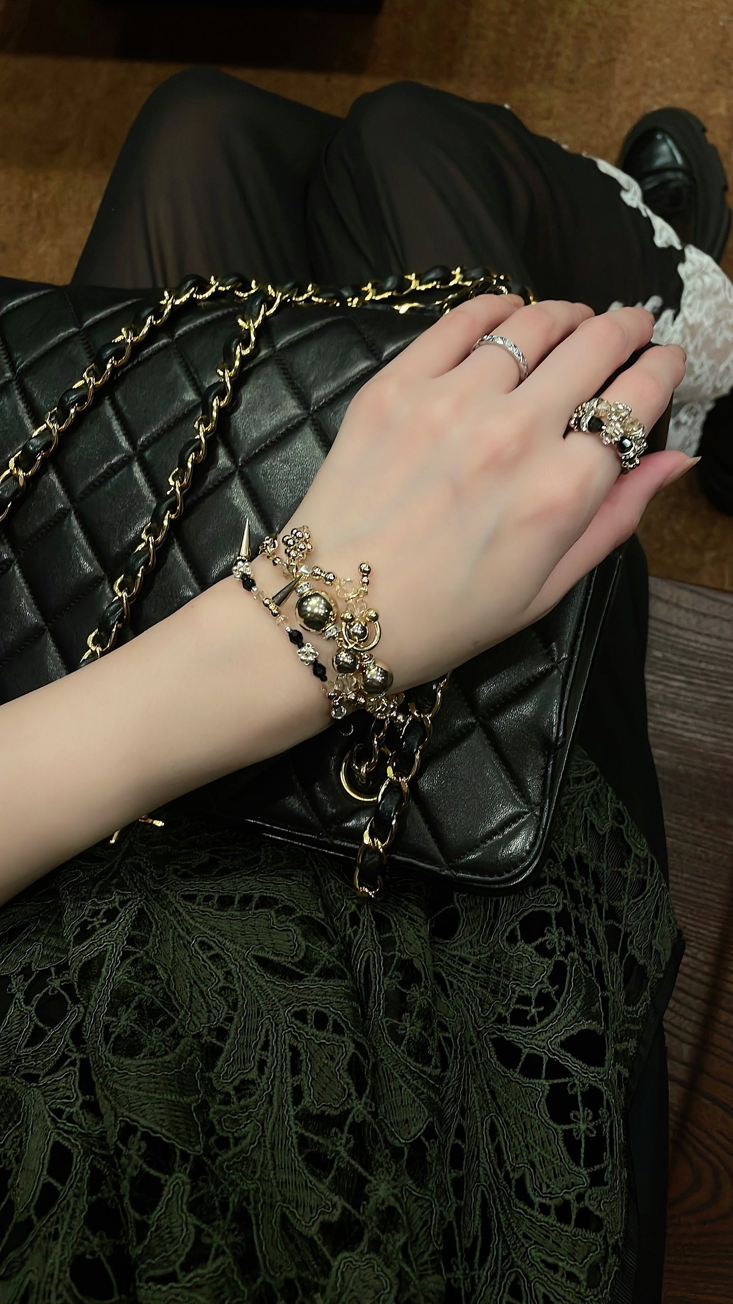 studs crystal bracelet (gold & black)