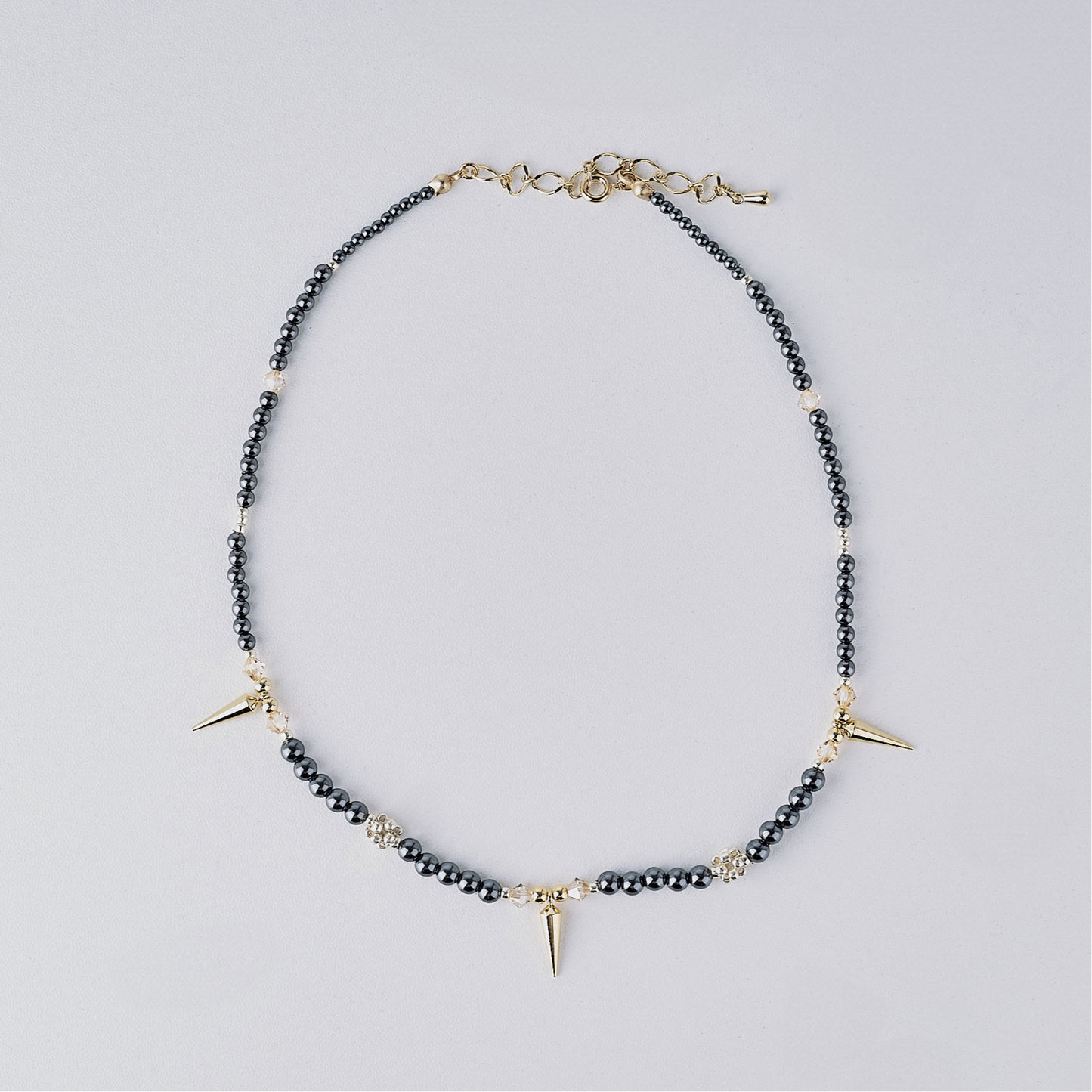 studs pearl necklace (gold & black)