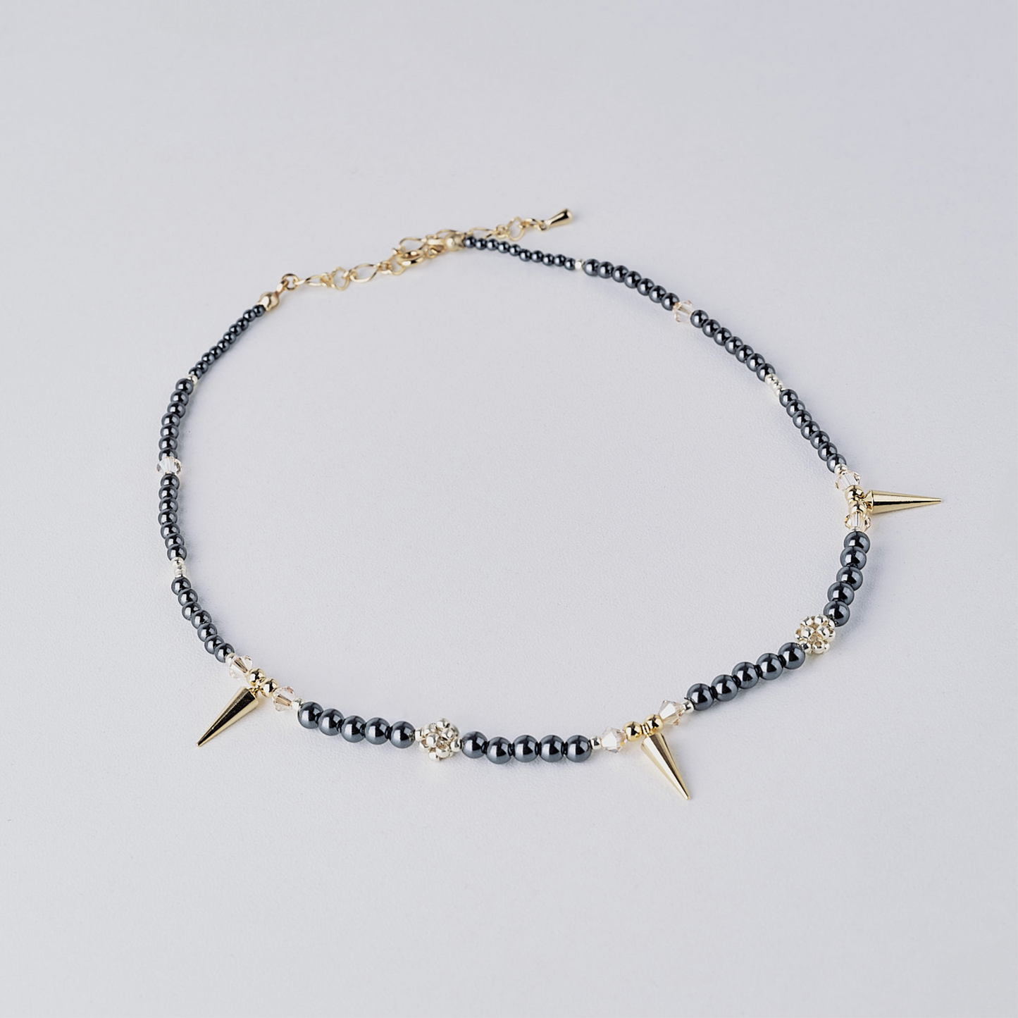 studs pearl necklace (gold & black)