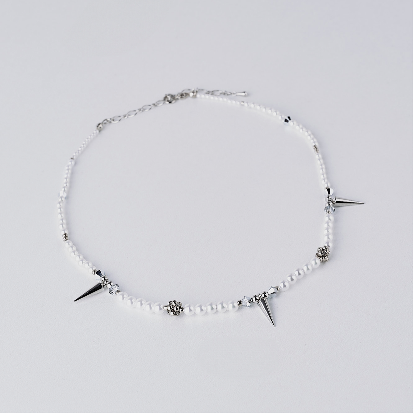 studs pearl necklace (silver & white)