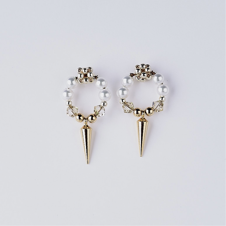 studs pearl pierce (gold & white)