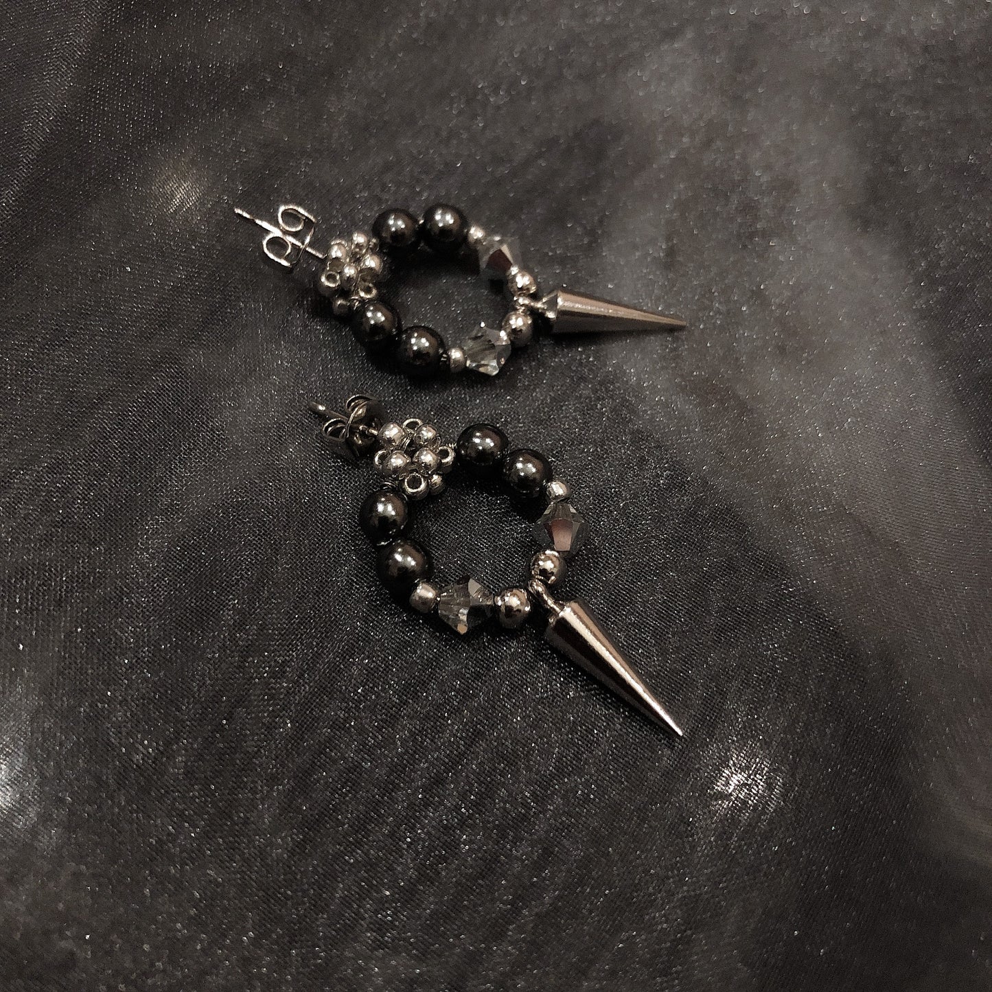 studs pearl pierce (silver & black)