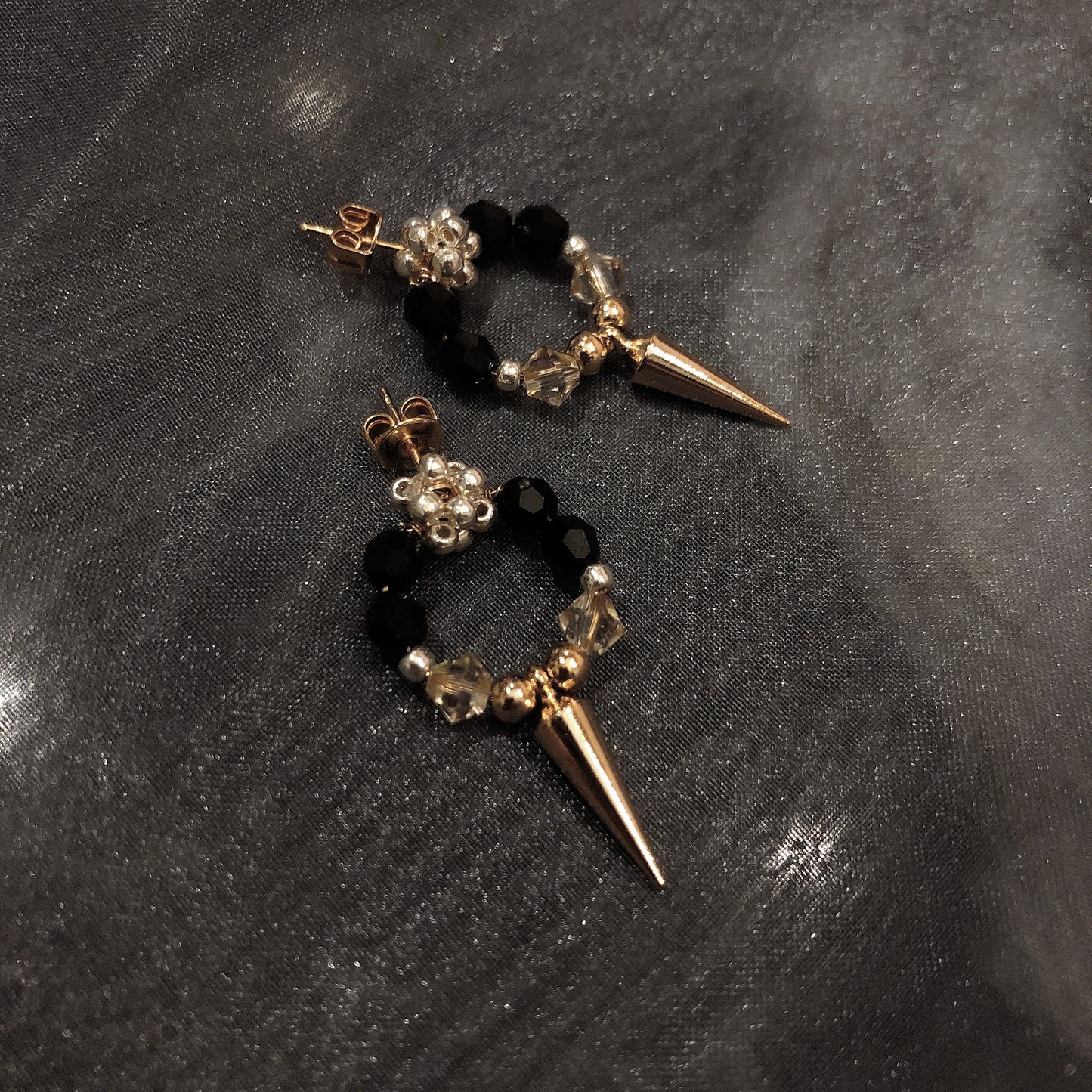 studs crystal pierce (gold & black)